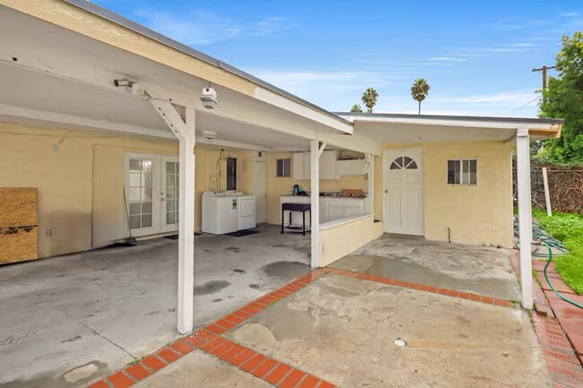 Photo - 430 E 184th St