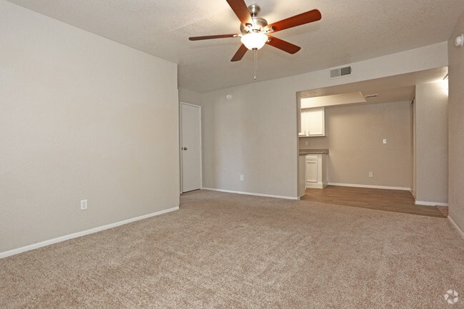 2BR, 2BA - 1050 SF