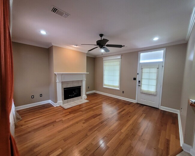 Photo - 201 Bryan St