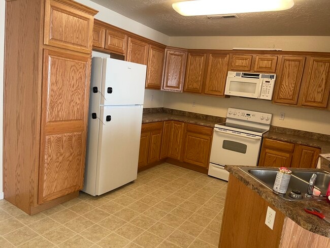 Building Photo - 516 W 2530 N Rental