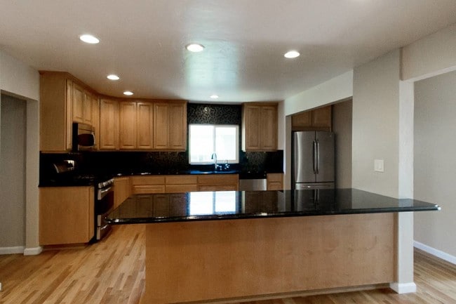 Kitchen - 5227 E Falls View Dr