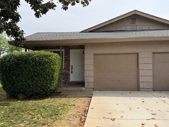 Building Photo - 3329-3331 Routier Rd Unit 3329