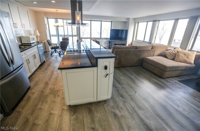 Photo - 12520 Edgewater Dr Unit 306