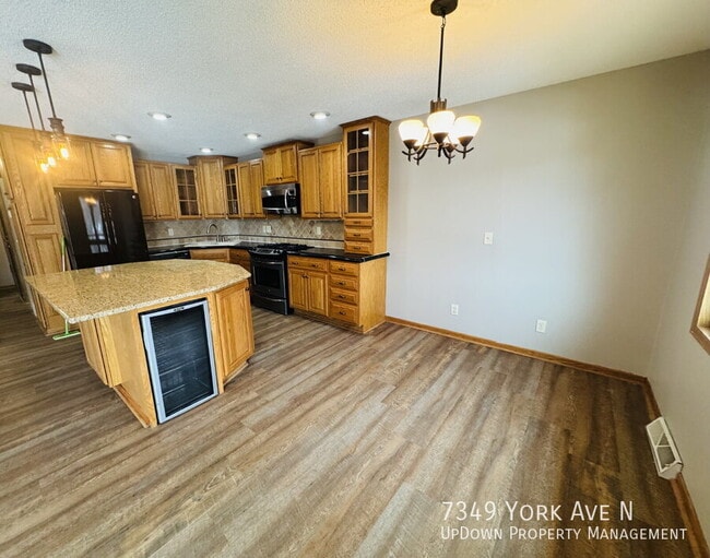 Photo - 7349 York Ave N