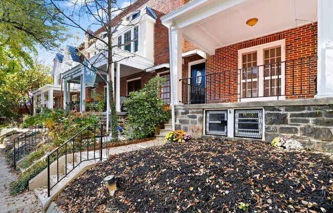 Photo - 3608 Elkader Rd