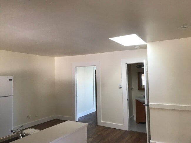 Building Photo - 103 7th St Unit B