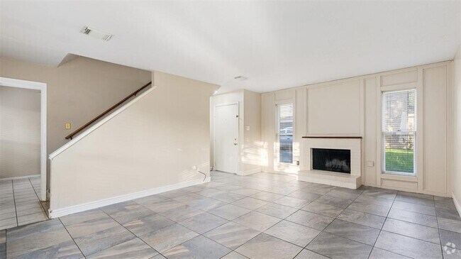 Building Photo - 10810 Sugar Hill Dr Unit B Rental