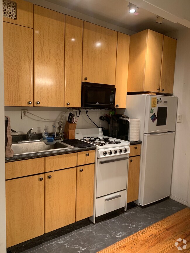 Building Photo - 530 W 47th St Unit 2A Rental