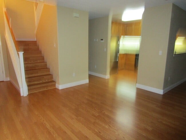 Photo - 142 Altamont Ct