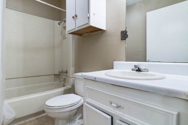 Photo - St James Apartments Unit 5