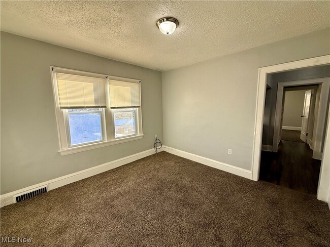 Photo - 810 Thayer St Unit 2