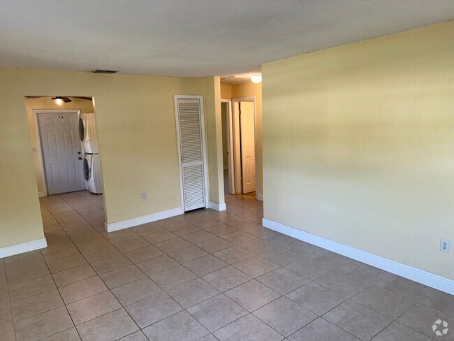 Building Photo - 1734 Gladys St Rental
