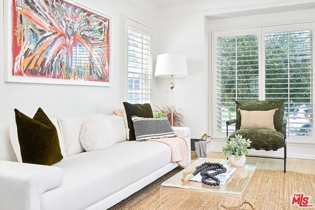 Photo - 7822 Bleriot Ave