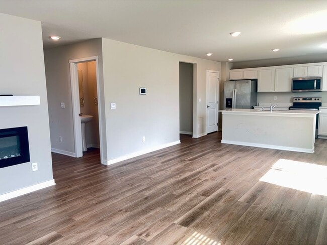 Photo - 1619 Port Royal Dr – 4 Bed/2.5 Bath in Belterra (Papillion) | Open Concept, Fireplace, Walk-In Pa...