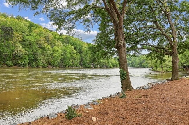 Photo - 1053 Riverbend Club Dr SE