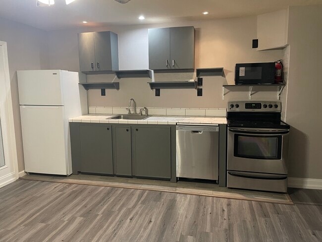Photo - 614 W 1st Ave