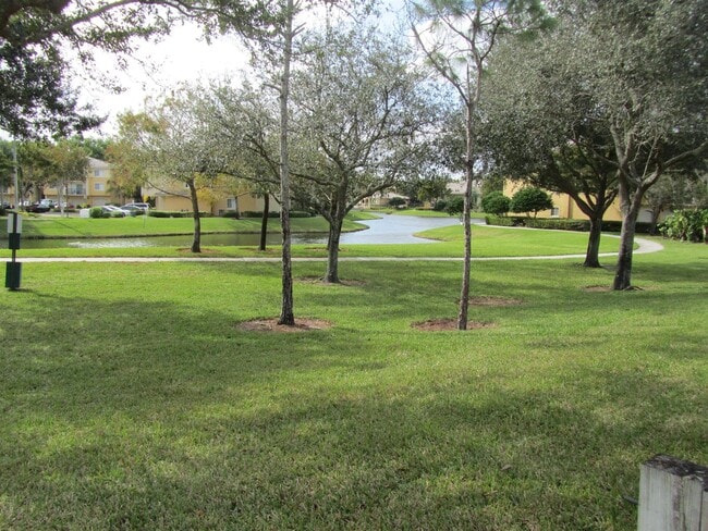 Photo - 700 Crestwood Ct S