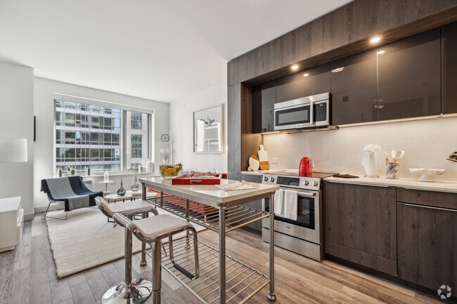 2BR, 1BA - 643 SF