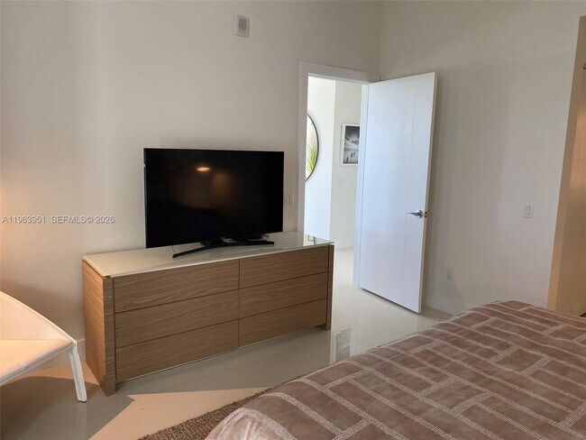 Photo - 2960 NE 207th St Unidad 517