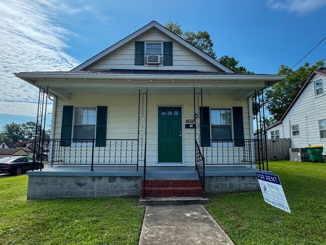 Building Photo - 2300 Danville St