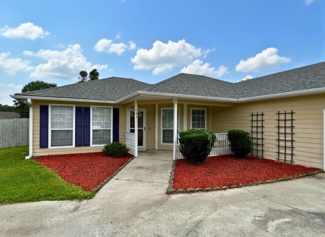 Photo - 4/2 with fenced in yard!