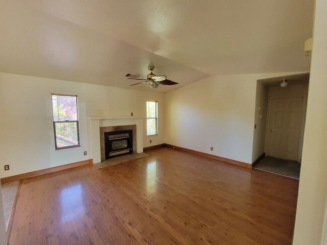 Photo - 3 Bedroom House Near Schools and Hiking