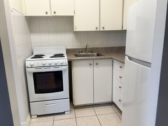 Photo - 3121 Kirwin Ave