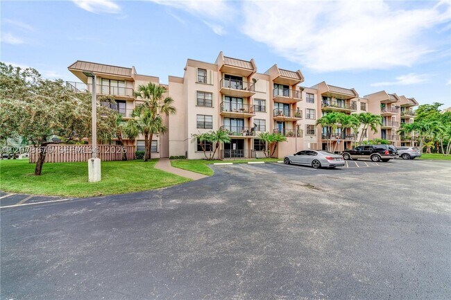 Building Photo - 13020 SW 92nd Ave Unit A408
