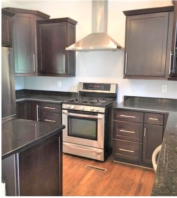 Photo - 5 Robert de Brus Cir