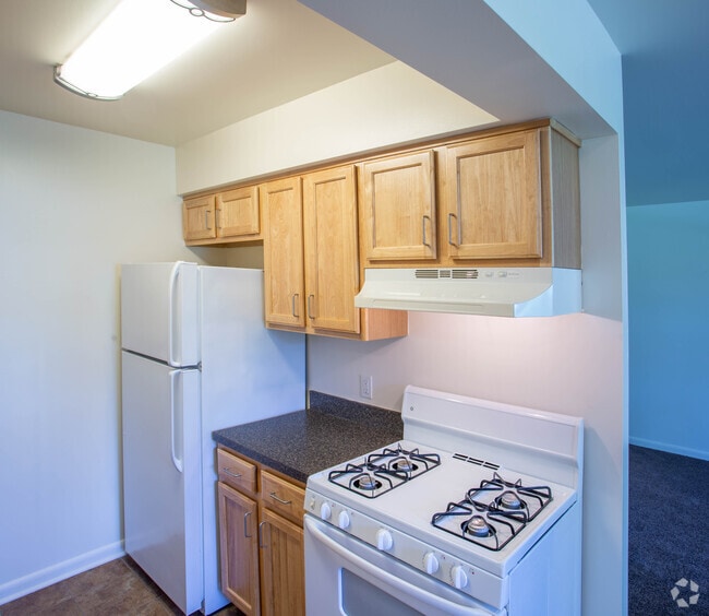 Foxwood Manor Apartments For Rent in Levittown, PA