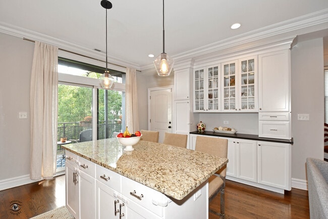 Kitchen w/ butler pantry - 211 W Saint Paul Ave Unit 3