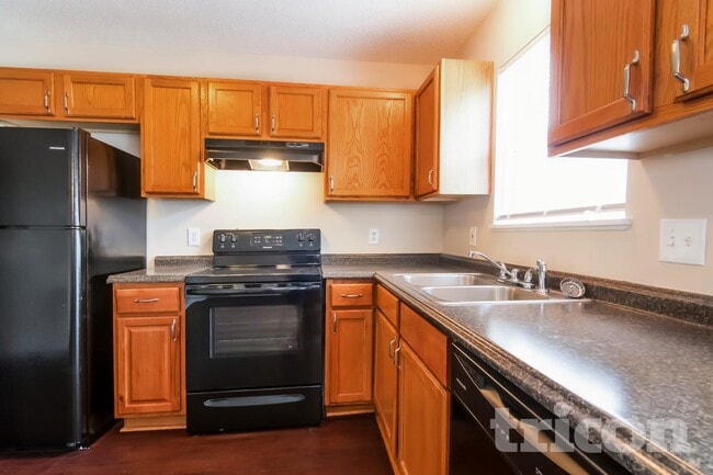 Photo - 160 Saddleridge Rd