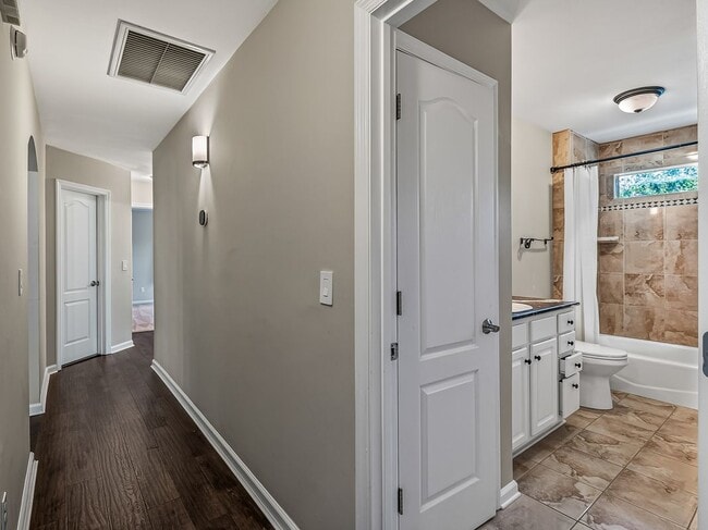 Photo - 6326 Glasgow Dr