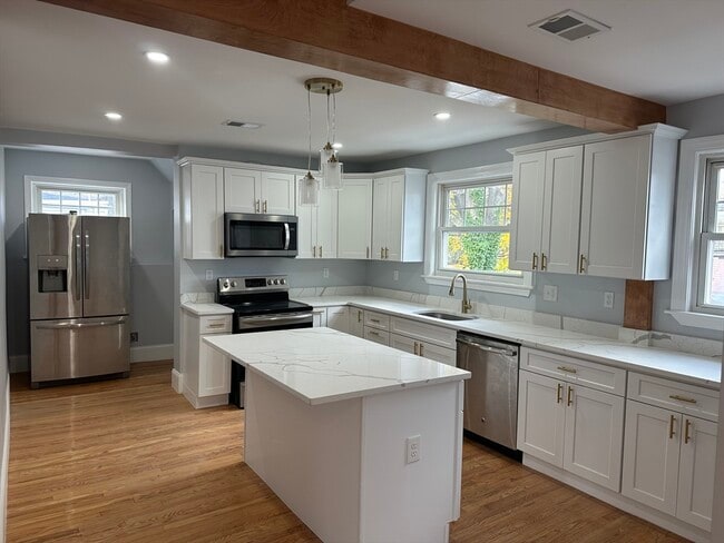 Building Photo - 52 Washington Ave Unit 2