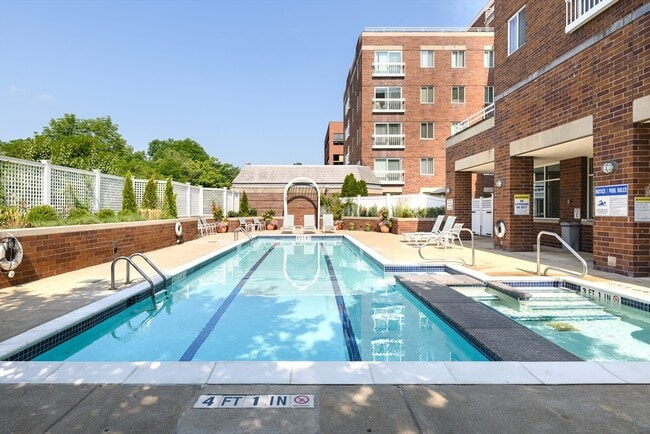 Building Photo - 950 Massachusetts Ave Unit 2B Rental