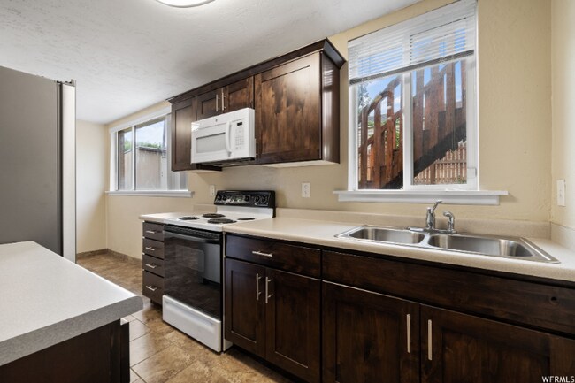 Photo - 1730 Baroness Pl Unidad 2