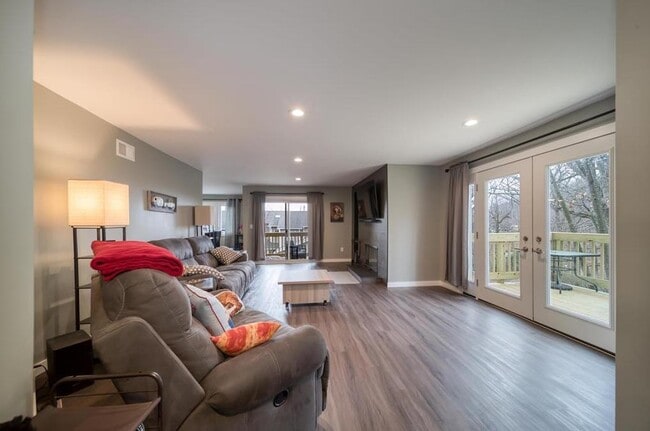 Photo - 302 Heights Dr