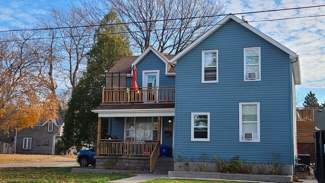 Building Photo - 194 Christina St S Unit 4