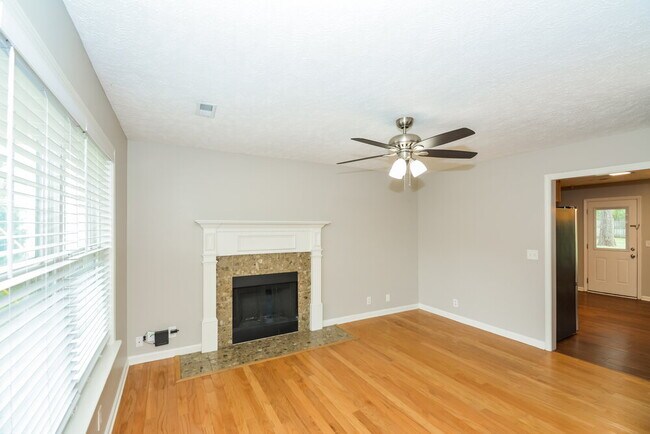 Photo - 915 Buckhaven Dr