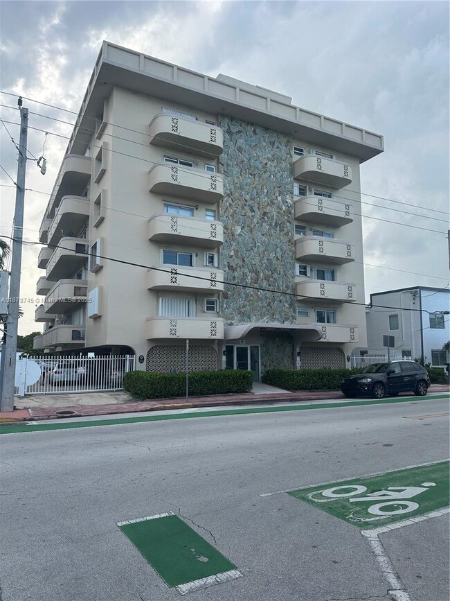 Building Photo - 8400 Byron Ave Unit 2D Rental