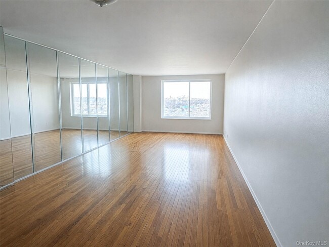 Building Photo - 61-20 Grand Central Pkwy Unit C1001
