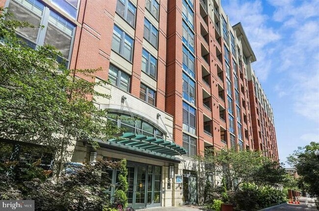 Building Photo - 1021 N Garfield St Unit 617 Rental