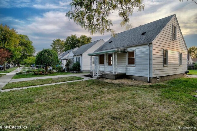 Photo - 6151 Helen St