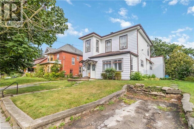 Photo - 161 Maple St