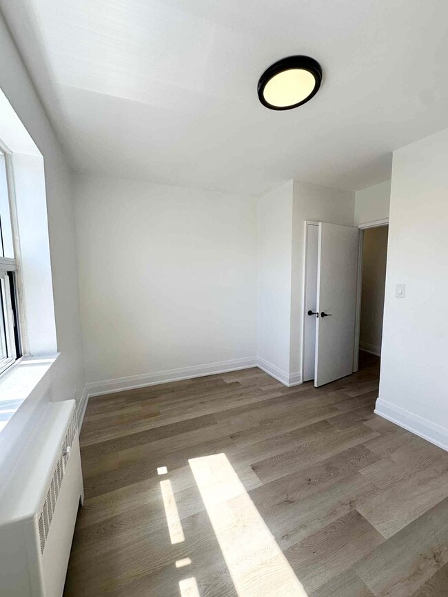 Photo - Claremont Court