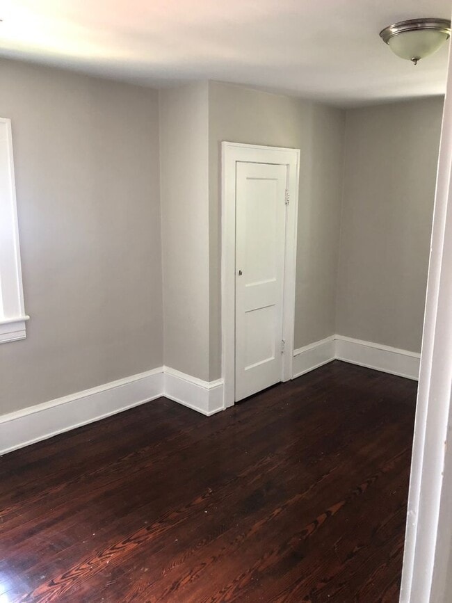 Photo - 837 30th St NW