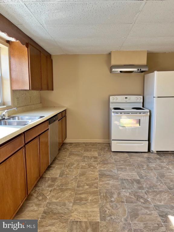 Photo - 10 E Main St