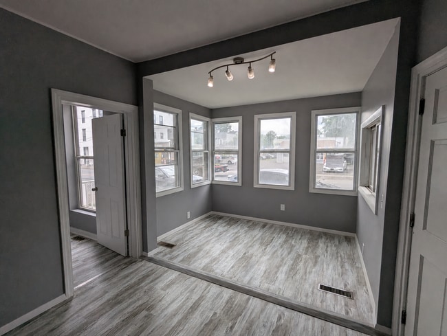 Building Photo - 114 Ontario St Unit 1