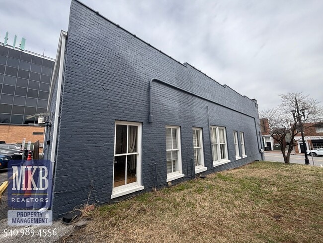 17 S College Ave