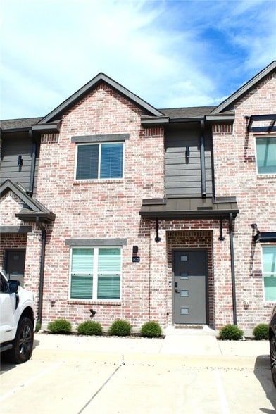Building Photo - 1451 Associates Ave Unit 605